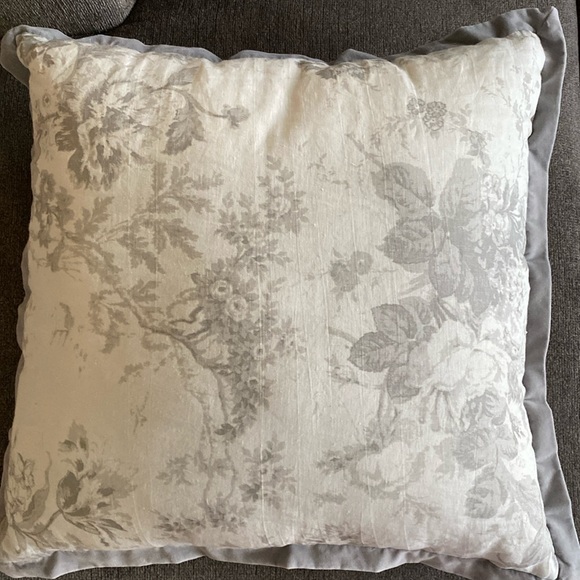Dinan Wamsutta Vintage 29” Square Linen Decor Bedding Accent Pillow Floral Grey - Picture 2 of 14